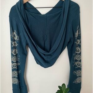 Maha Devi hooded cropped top